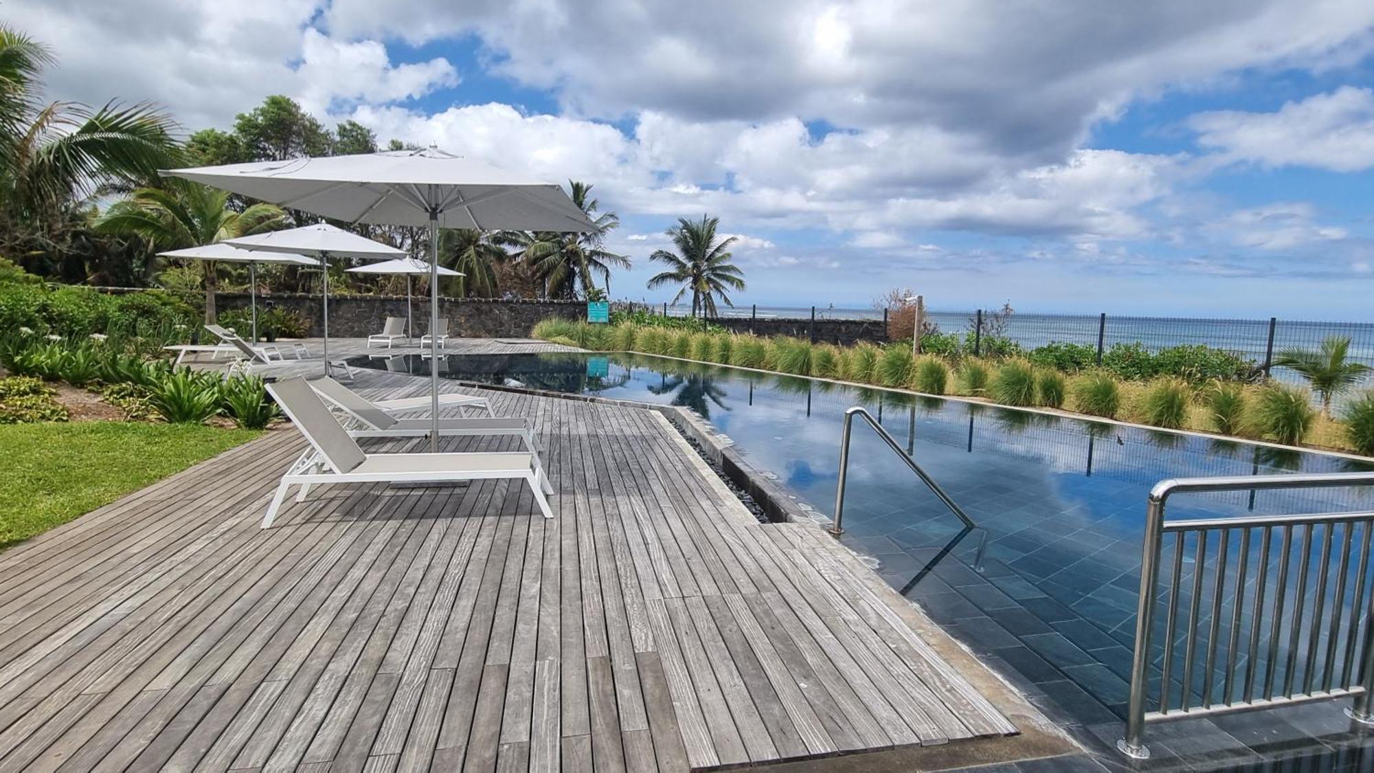 Ocean Point Beach Front Apartment ポワント・オー・ピマン エクステリア 写真