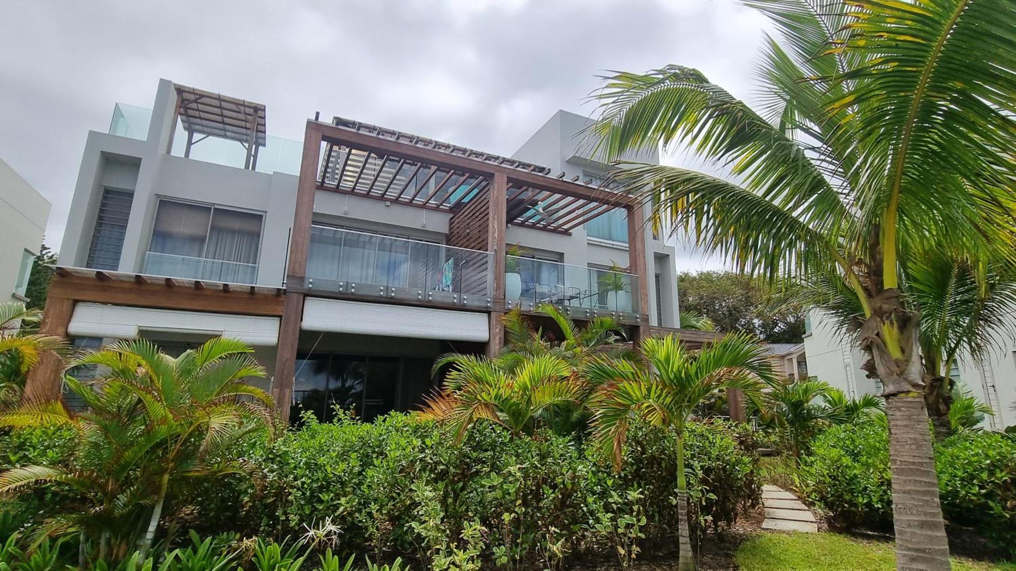Ocean Point Beach Front Apartment ポワント・オー・ピマン エクステリア 写真