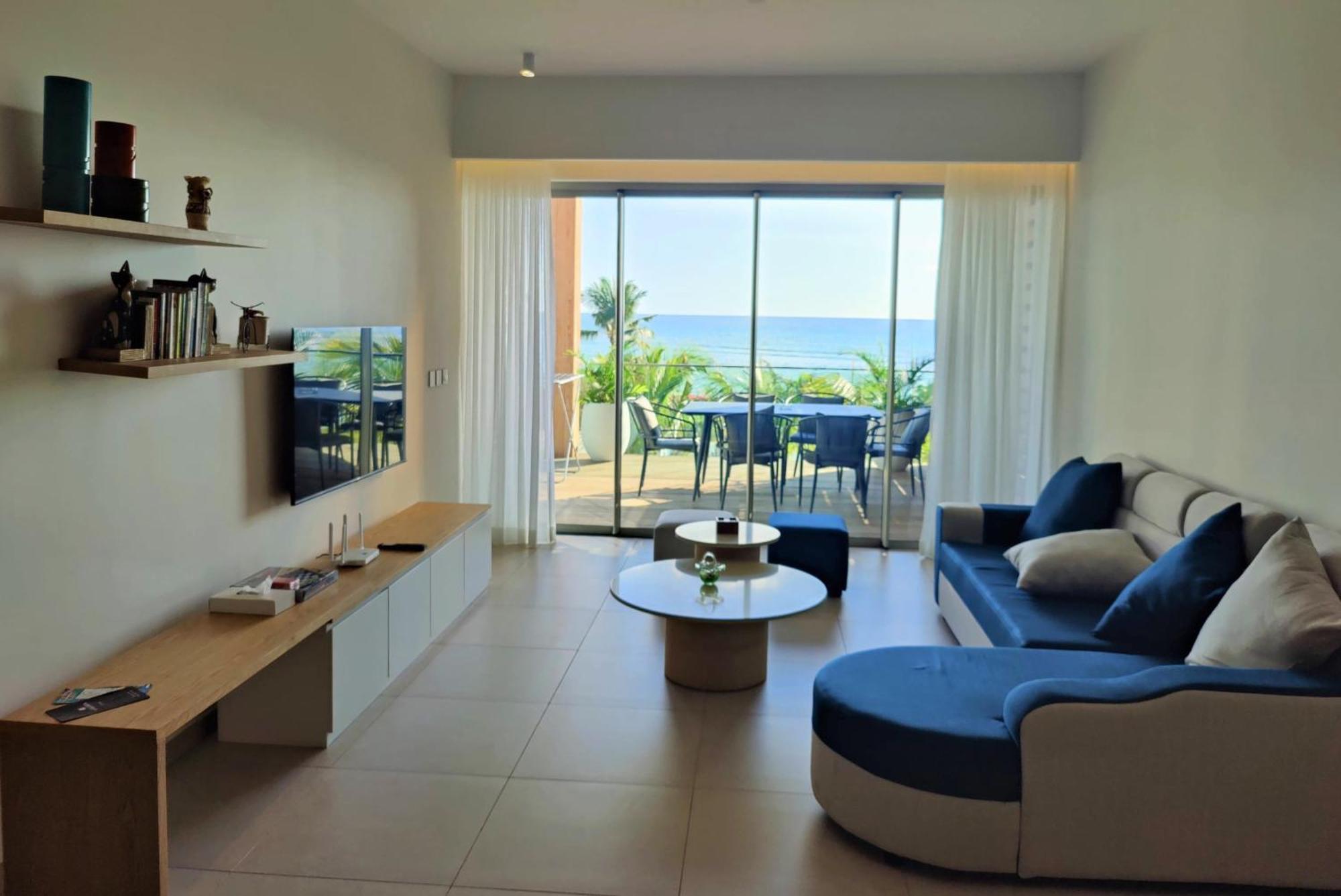 Ocean Point Beach Front Apartment ポワント・オー・ピマン エクステリア 写真