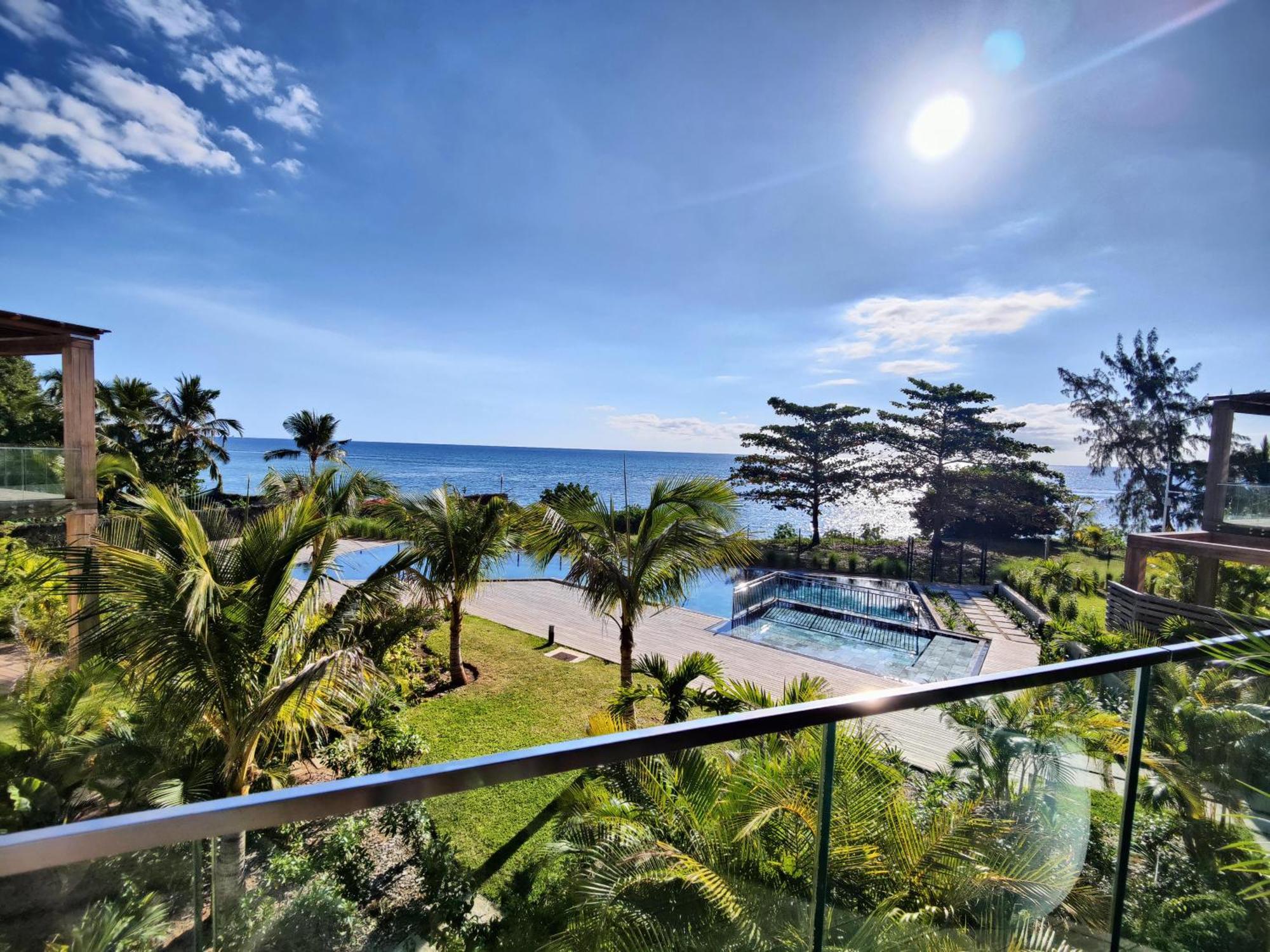 Ocean Point Beach Front Apartment ポワント・オー・ピマン エクステリア 写真