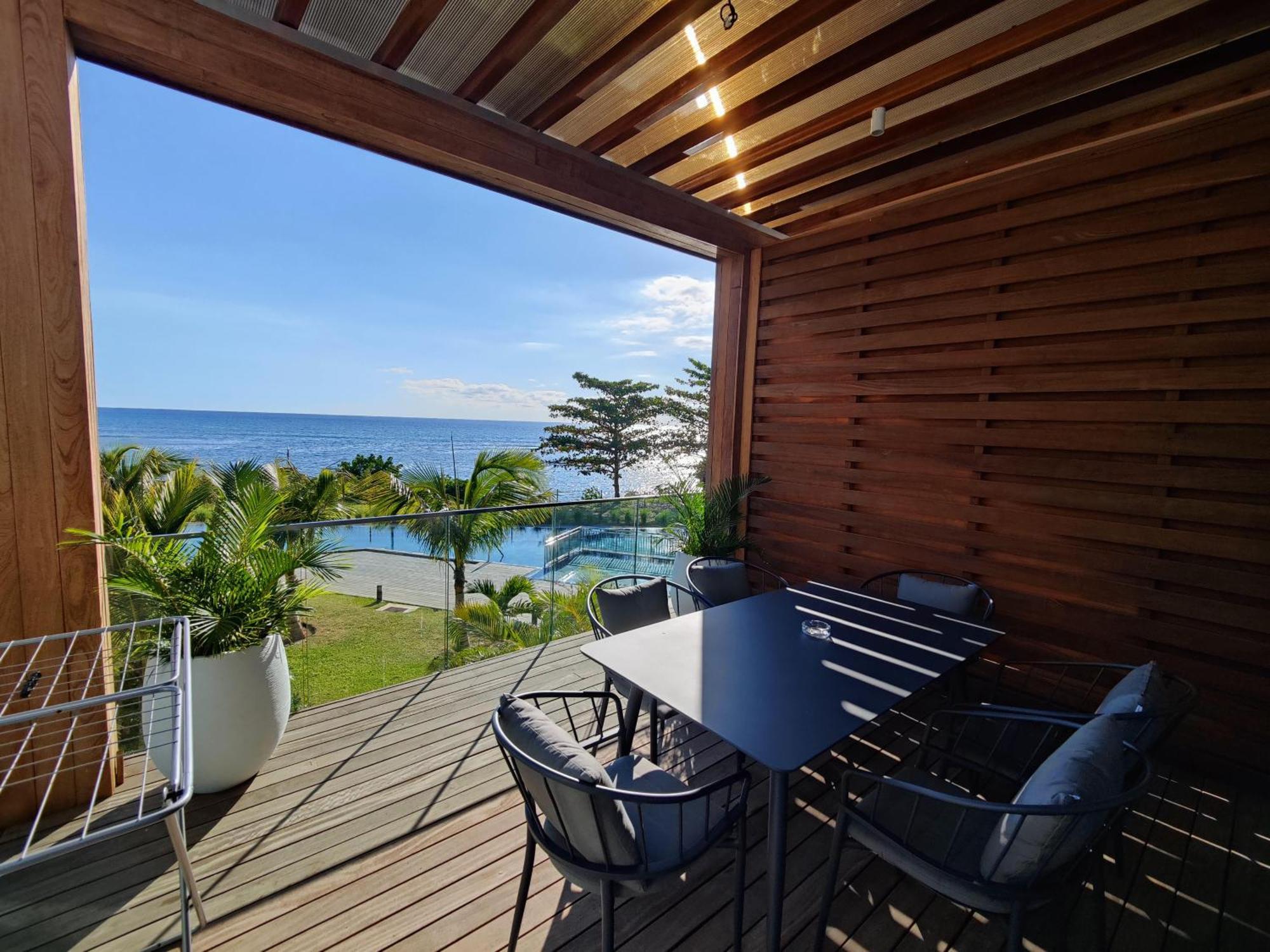 Ocean Point Beach Front Apartment ポワント・オー・ピマン エクステリア 写真