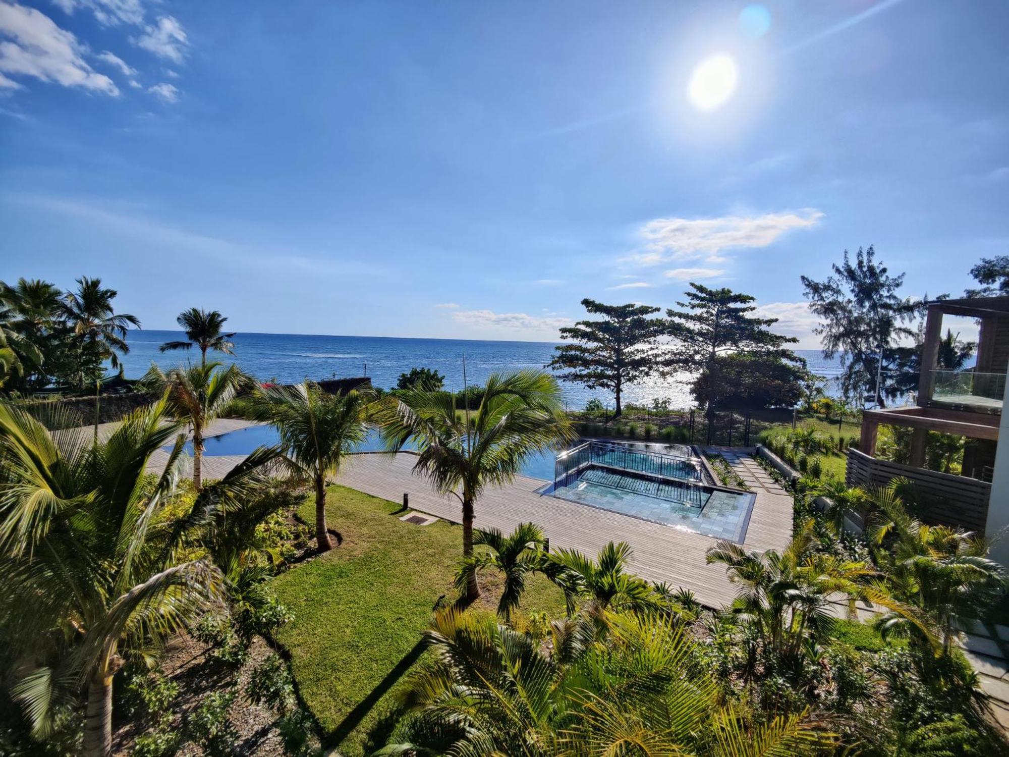 Ocean Point Beach Front Apartment ポワント・オー・ピマン エクステリア 写真